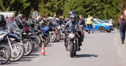 Jogosítvány nélkül motoroztak, lefülelték őket a csendőrök